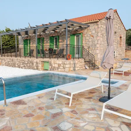 Nymfes Villa Vathí